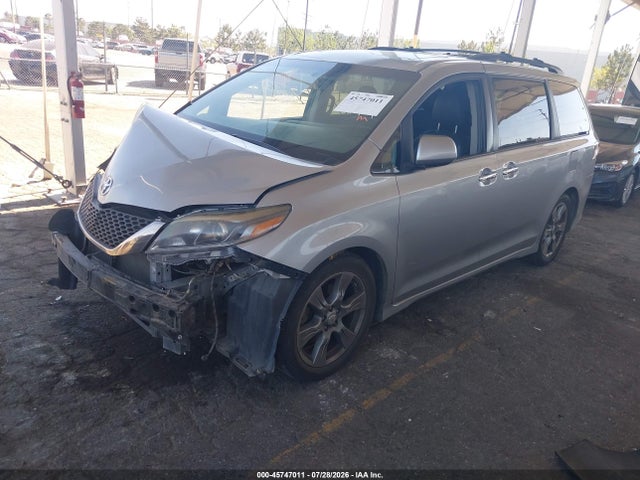 5TDXZ3DC0HS859365 Toyota Sienna Se 8 Passenger
