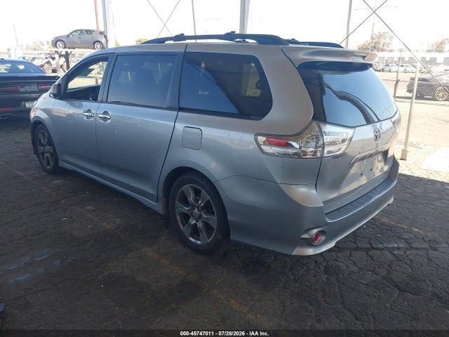 5TDXZ3DC0HS859365 Toyota Sienna Se 8 Passenger