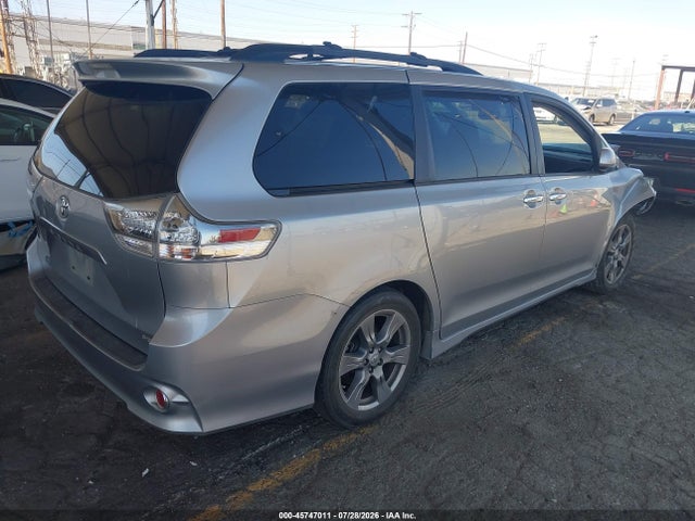 5TDXZ3DC0HS859365 Toyota Sienna Se 8 Passenger