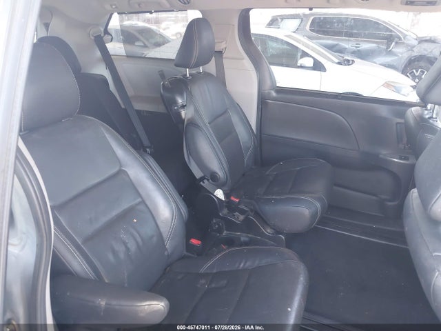 5TDXZ3DC0HS859365 Toyota Sienna Se 8 Passenger