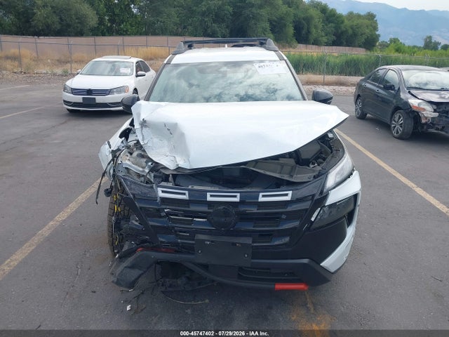 45747402 :رقم المزاد ، 5N1BT3BB0SC805090 vin ، 2025 Nissan Rogue Rock Creek مزاد بيع