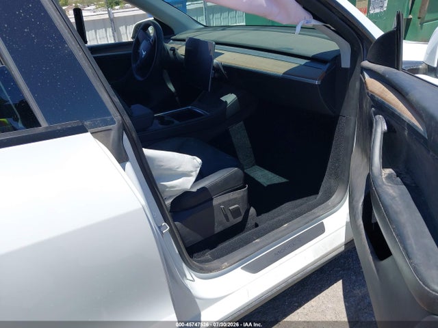2023 Tesla Model Y Awd/long Range Dual Motor All-wheel Drive მანქანა იყიდება აუქციონზე, vin: 7SAYGDEE6PA130385, აუქციონის ნომერი: 45747536