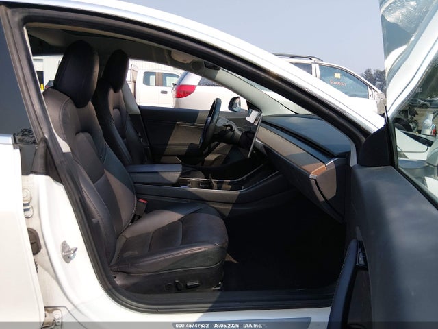 Продажа на аукционе авто 2018 Tesla Model 3 Long Range/performance, vin: 5YJ3E1EB5JF131197, номер лота: 45747632