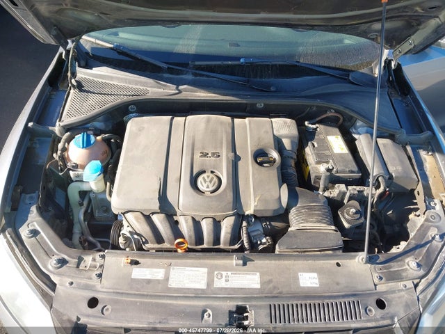 2013 Volkswagen Passat 2.5l Se მანქანა იყიდება აუქციონზე, vin: 1VWBP7A39DC018228, აუქციონის ნომერი: 45747799