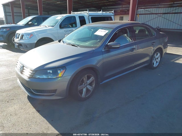2013 Volkswagen Passat 2.5l Se მანქანა იყიდება აუქციონზე, vin: 1VWBP7A39DC018228, აუქციონის ნომერი: 45747799