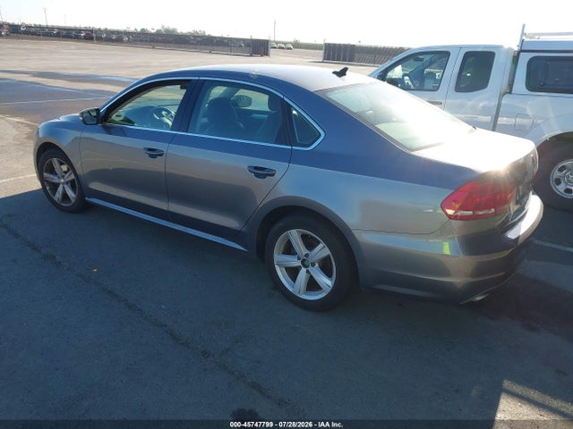 2013 Volkswagen Passat 2.5l Se მანქანა იყიდება აუქციონზე, vin: 1VWBP7A39DC018228, აუქციონის ნომერი: 45747799