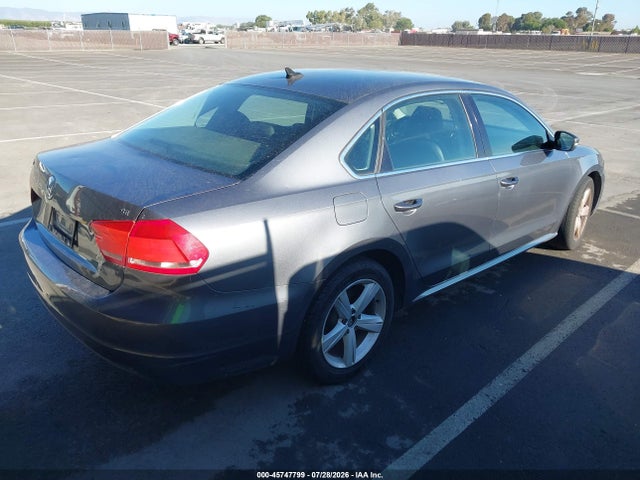 2013 Volkswagen Passat 2.5l Se მანქანა იყიდება აუქციონზე, vin: 1VWBP7A39DC018228, აუქციონის ნომერი: 45747799