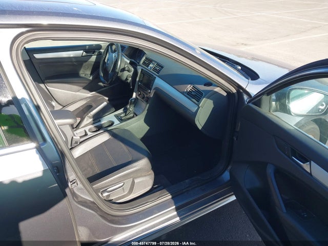 2013 Volkswagen Passat 2.5l Se მანქანა იყიდება აუქციონზე, vin: 1VWBP7A39DC018228, აუქციონის ნომერი: 45747799