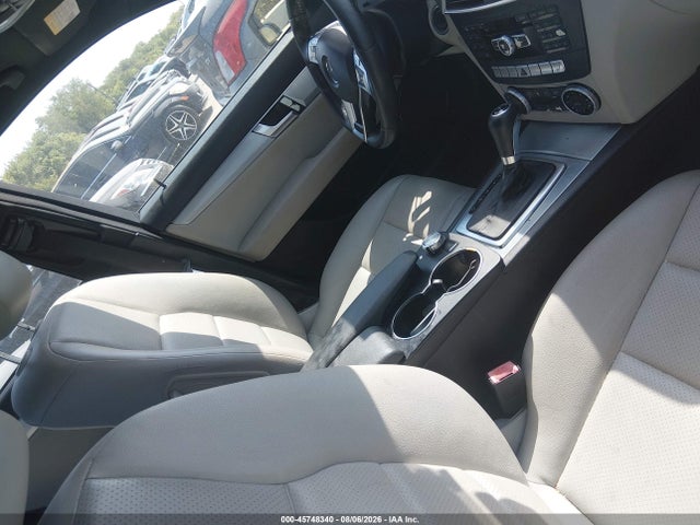 45748340 :رقم المزاد ، WDDGF4HB4EA956972 vin ، 2014 Mercedes-benz C 250 Luxury/sport مزاد بيع