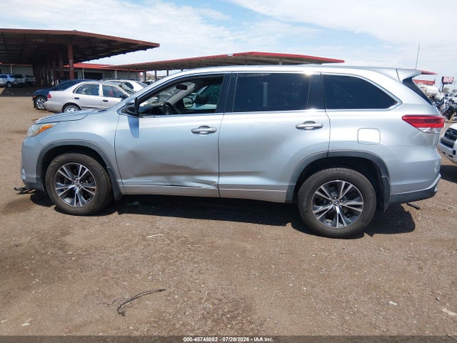 5TDBZRFH6JS821523 Toyota Highlander Le