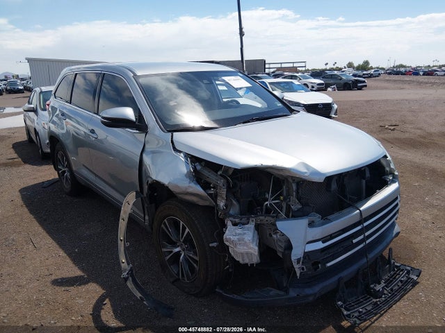 5TDBZRFH6JS821523 Toyota Highlander Le