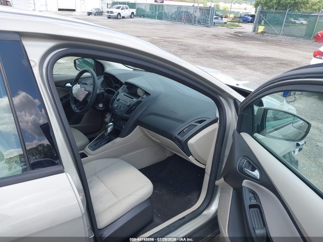 Ford FOCUS SE 2016 1FADP3F21GL210564 Image 5