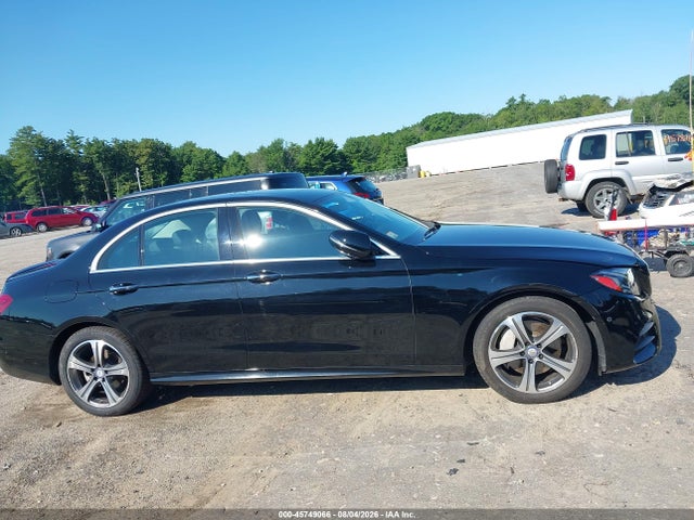 WDDZF4KB6HA168135 Mercedes-Benz E 300 4matic