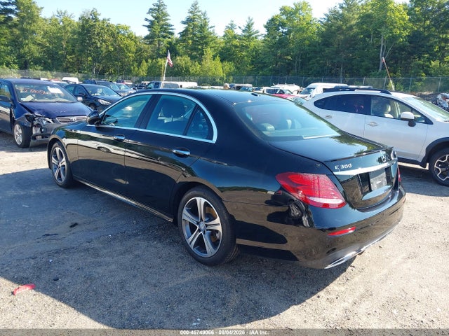 WDDZF4KB6HA168135 Mercedes-Benz E 300 4matic