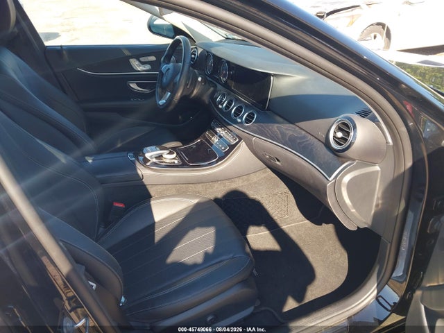 WDDZF4KB6HA168135 Mercedes-Benz E 300 4matic