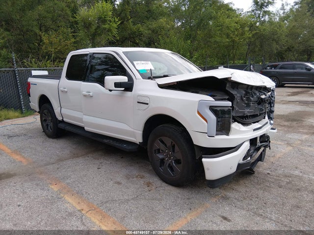 2023 Ford F-150 Lightning Lariat მანქანა იყიდება აუქციონზე, vin: 1FT6W1EV3PWG51231, აუქციონის ნომერი: 45749107