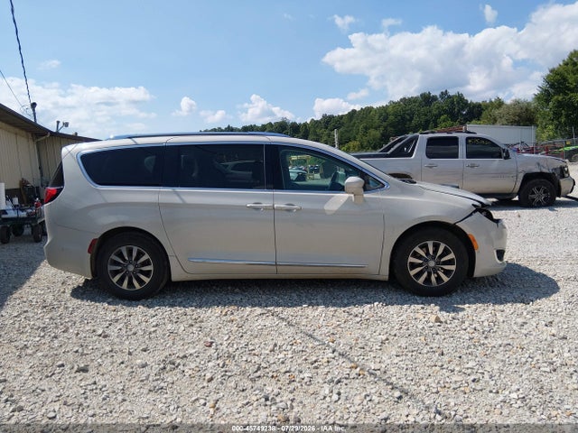 2019 Chrysler Pacifica Touring L Plus მანქანა იყიდება აუქციონზე, vin: 2C4RC1EG8KR627998, აუქციონის ნომერი: 45749238
