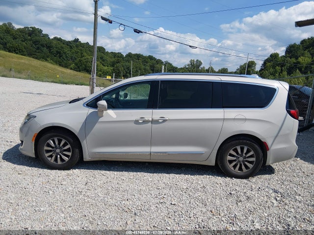 2019 Chrysler Pacifica Touring L Plus მანქანა იყიდება აუქციონზე, vin: 2C4RC1EG8KR627998, აუქციონის ნომერი: 45749238