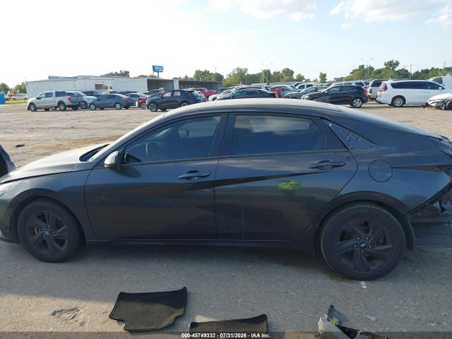 Продажа на аукционе авто 2022 Hyundai Elantra Sel, vin: 5NPLM4AG2NH057895, номер лота: 45749332