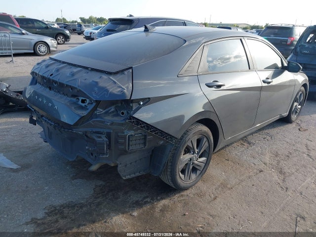 Продажа на аукционе авто 2022 Hyundai Elantra Sel, vin: 5NPLM4AG2NH057895, номер лота: 45749332