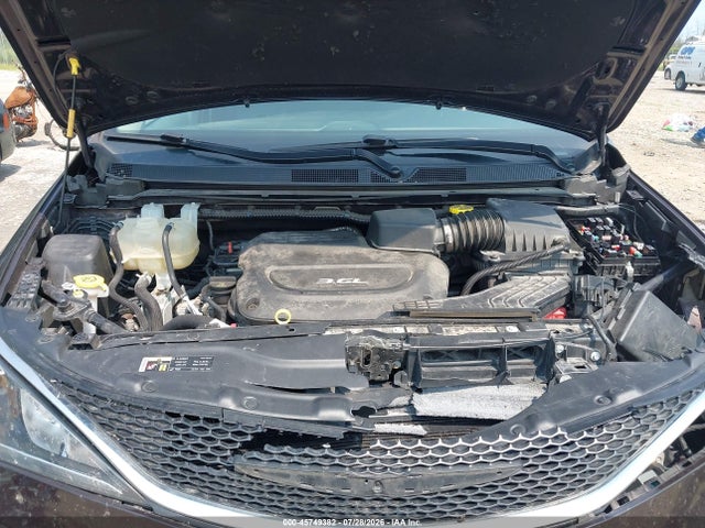45749382 :رقم المزاد ، 2C4RC1BG0HR656442 vin ، 2017 Chrysler Pacifica Touring-l مزاد بيع