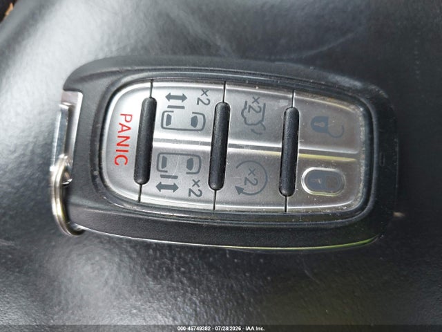 45749382 :رقم المزاد ، 2C4RC1BG0HR656442 vin ، 2017 Chrysler Pacifica Touring-l مزاد بيع