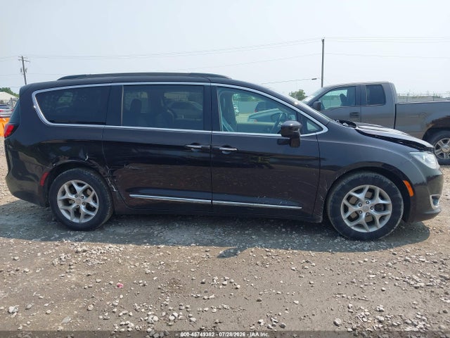 45749382 :رقم المزاد ، 2C4RC1BG0HR656442 vin ، 2017 Chrysler Pacifica Touring-l مزاد بيع