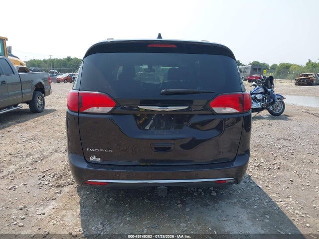 45749382 :رقم المزاد ، 2C4RC1BG0HR656442 vin ، 2017 Chrysler Pacifica Touring-l مزاد بيع