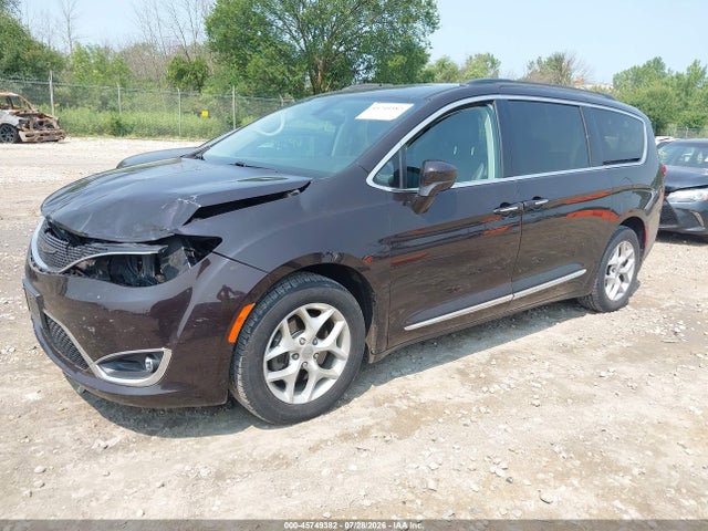 45749382 :رقم المزاد ، 2C4RC1BG0HR656442 vin ، 2017 Chrysler Pacifica Touring-l مزاد بيع