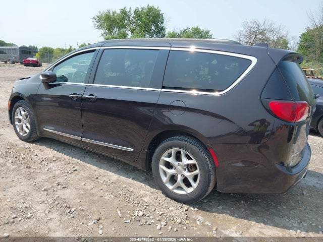 45749382 :رقم المزاد ، 2C4RC1BG0HR656442 vin ، 2017 Chrysler Pacifica Touring-l مزاد بيع