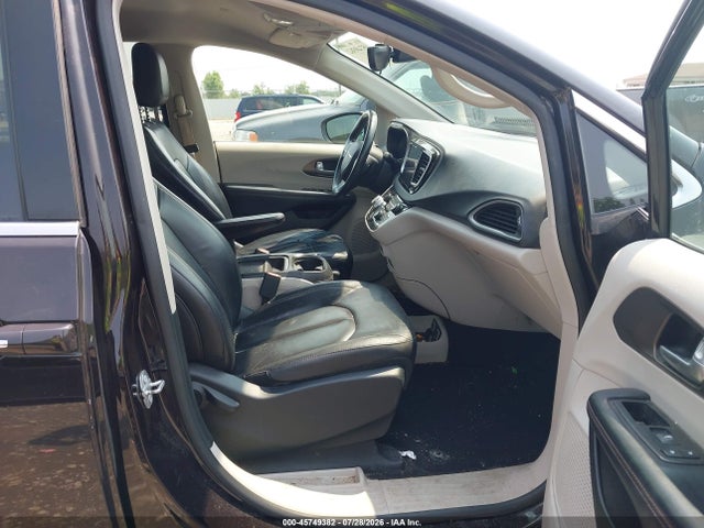 45749382 :رقم المزاد ، 2C4RC1BG0HR656442 vin ، 2017 Chrysler Pacifica Touring-l مزاد بيع