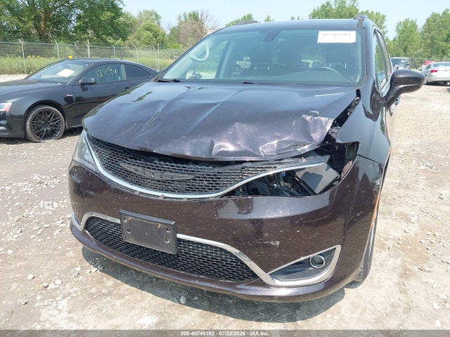 45749382 :رقم المزاد ، 2C4RC1BG0HR656442 vin ، 2017 Chrysler Pacifica Touring-l مزاد بيع