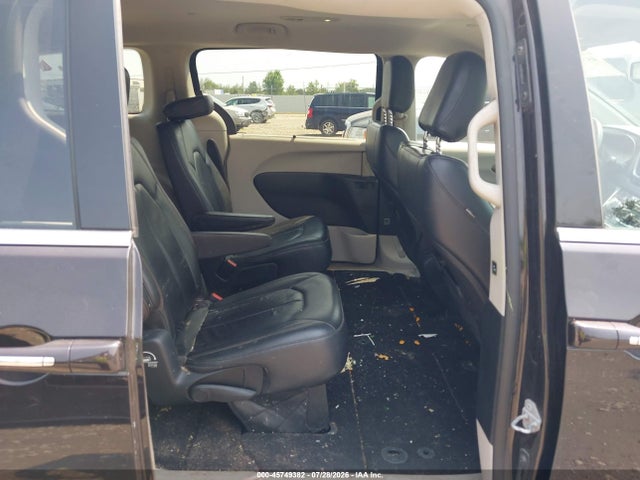 45749382 :رقم المزاد ، 2C4RC1BG0HR656442 vin ، 2017 Chrysler Pacifica Touring-l مزاد بيع