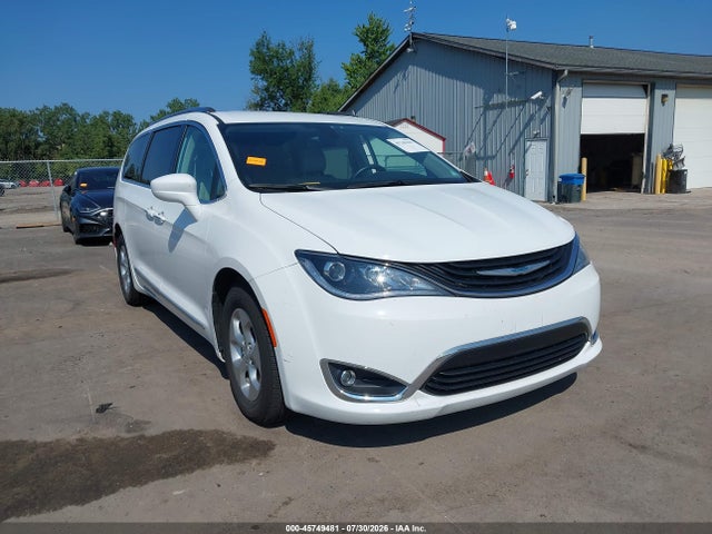 Продажа на аукционе авто 2018 Chrysler Pacifica Hybrid Touring L, vin: 2C4RC1L76JR175700, номер лота: 45749481