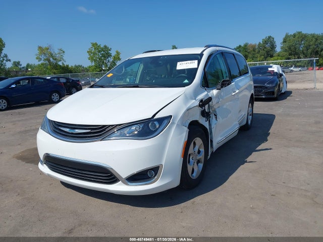Продажа на аукционе авто 2018 Chrysler Pacifica Hybrid Touring L, vin: 2C4RC1L76JR175700, номер лота: 45749481