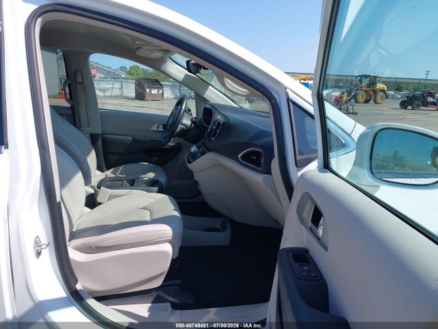 Продажа на аукционе авто 2018 Chrysler Pacifica Hybrid Touring L, vin: 2C4RC1L76JR175700, номер лота: 45749481