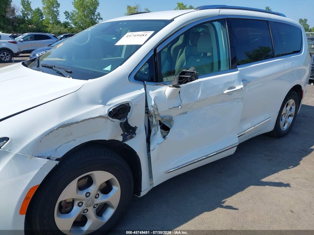 Продажа на аукционе авто 2018 Chrysler Pacifica Hybrid Touring L, vin: 2C4RC1L76JR175700, номер лота: 45749481