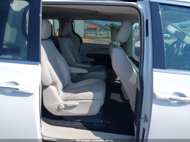 Продажа на аукционе авто 2018 Chrysler Pacifica Hybrid Touring L, vin: 2C4RC1L76JR175700, номер лота: 45749481