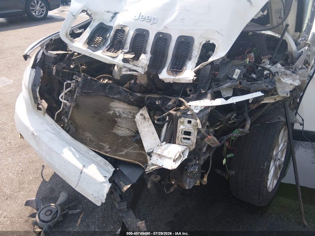 45749490 :رقم المزاد ، 1C4PJLCB9GW125631 vin ، 2016 Jeep Cherokee Latitude مزاد بيع