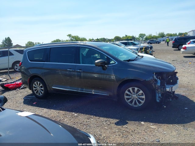 45749502 :رقم المزاد ، 2C4RC1BG5JR229098 vin ، 2018 Chrysler Pacifica Touring L مزاد بيع