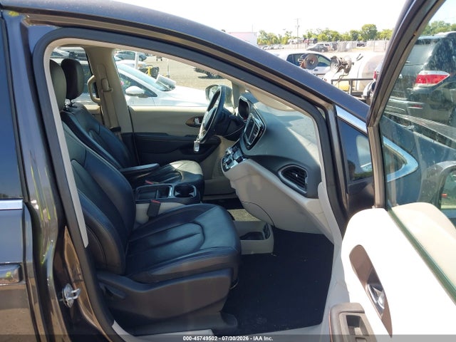 45749502 :رقم المزاد ، 2C4RC1BG5JR229098 vin ، 2018 Chrysler Pacifica Touring L مزاد بيع