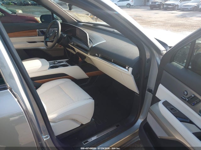 1GYC3KML5TZ706640 Cadillac Vistiq Luxury