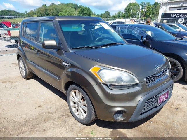 45749620 :رقم المزاد ، KNDJT2A54D7557895 vin ، 2013 Kia Soul مزاد بيع