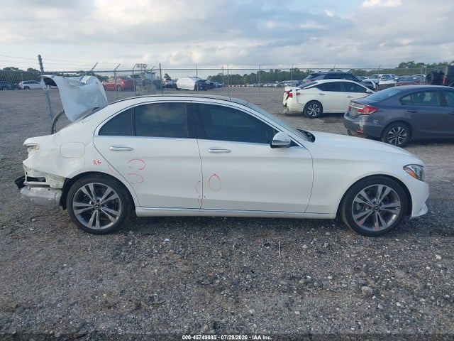 45749685 :رقم المزاد ، 55SWF4JBXHU220077 vin ، 2017 Mercedes-benz C 300 مزاد بيع