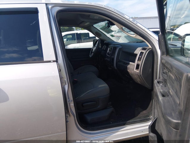 45749697 :رقم المزاد ، 1C6RR7FTXJS351096 vin ، 2018 Ram 1500 Express  4x4 6'4 Box مزاد بيع