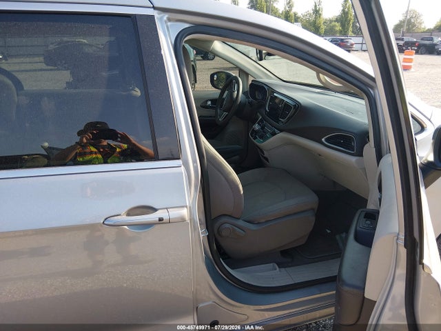 Chrysler Pacifica Touring 2017 2C4RC1DG3HR501400 Image 5