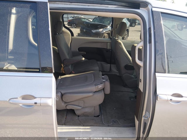 Chrysler Pacifica Touring 2017 2C4RC1DG3HR501400 Image 8