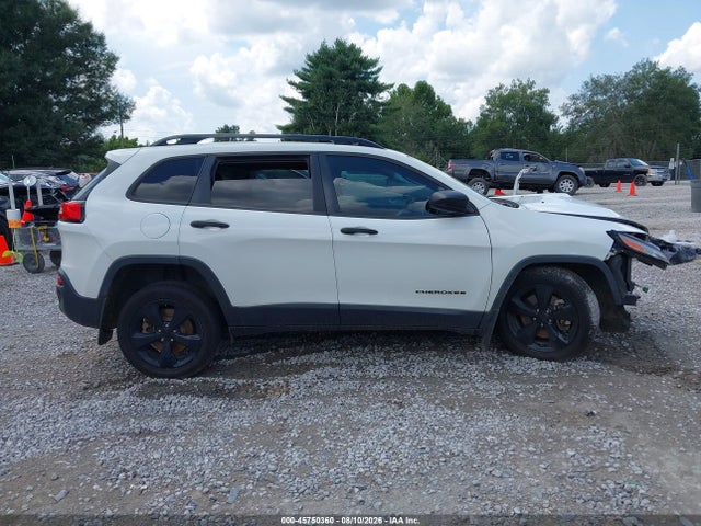1C4PJLAS7HW572723 Jeep Cherokee Altitude