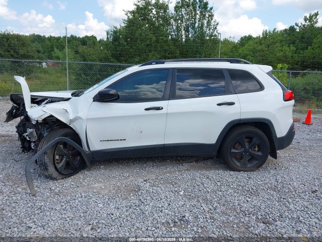 1C4PJLAS7HW572723 Jeep Cherokee Altitude