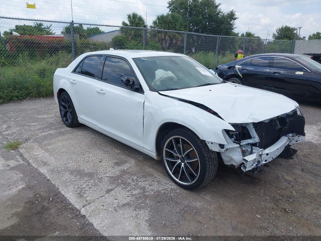 Продаж на аукціоні авто 2022 Chrysler 300 S, vin: 2C3CCABG7NH135231, номер лоту: 45750539